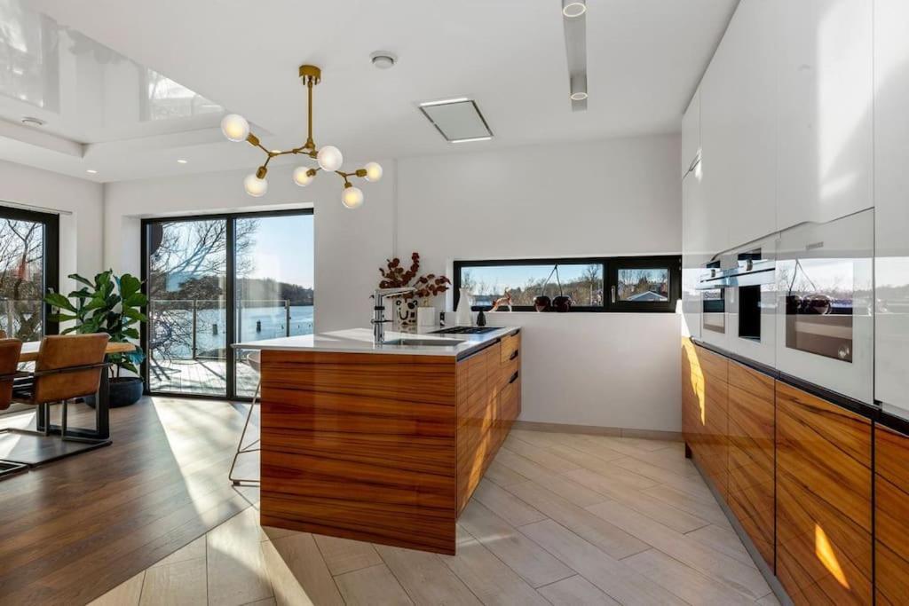 Villa Flott Moderne Hus Langs Elven!